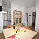 Comfy Flat 80m From The - Beahost