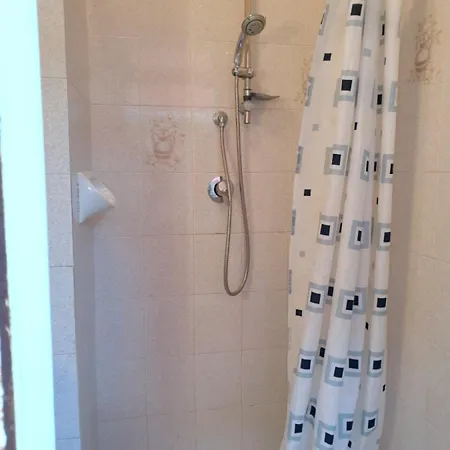 Comfy Flat 80m From The - Beahost